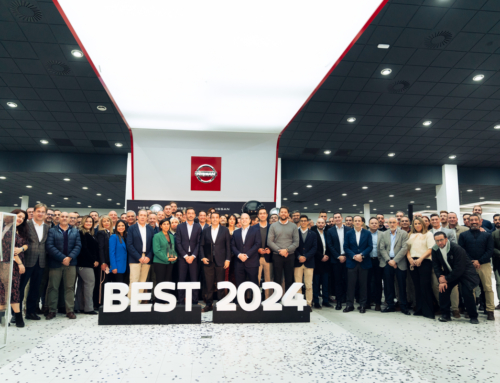 Christian Costaganna entrega a GAMBOA AUTOMOCIÓN, Madrid, el premio Nissan Global Award como uno de los mejores concesionarios del mundo